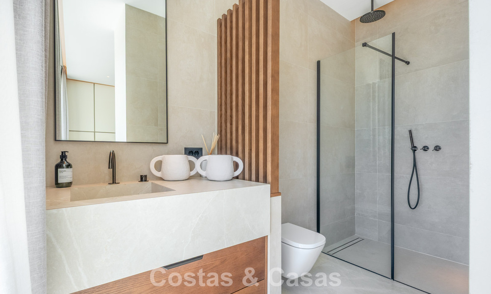 Instapklare, hedendaagse luxevilla te koop in een gated community in Marbella - Benahavis 802415