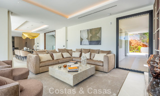 Instapklare, hedendaagse luxevilla te koop in een gated community in Marbella - Benahavis 802417 