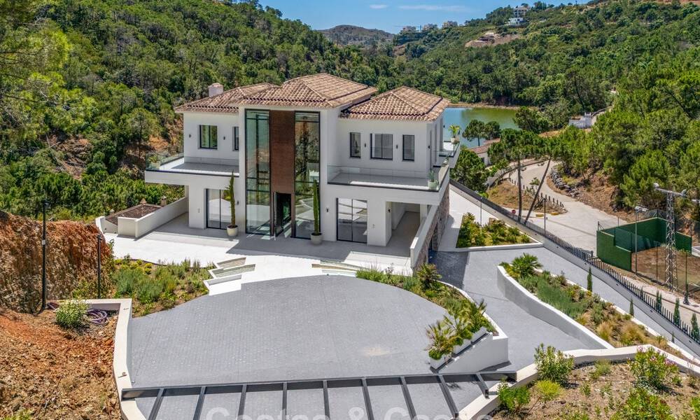 Instapklare, hedendaagse luxevilla te koop in een gated community in Marbella - Benahavis 802425