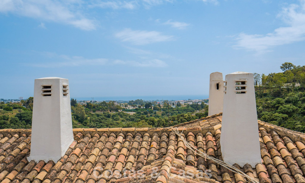 Modern gerenoveerd appartement met zeezicht te koop in de heuvels van Marbella - Benahavis 802430