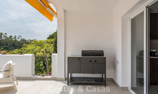 Modern gerenoveerd appartement met zeezicht te koop in de heuvels van Marbella - Benahavis 802431 