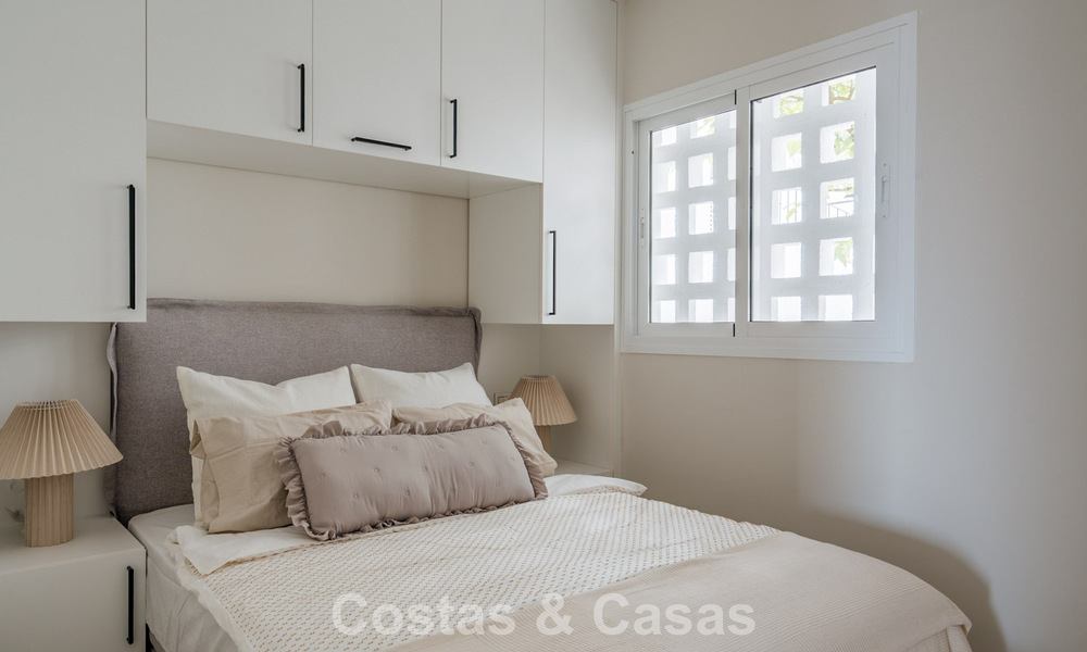Modern gerenoveerd appartement met zeezicht te koop in de heuvels van Marbella - Benahavis 802433
