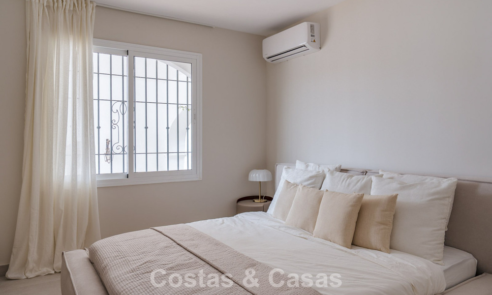 Modern gerenoveerd appartement met zeezicht te koop in de heuvels van Marbella - Benahavis 802436