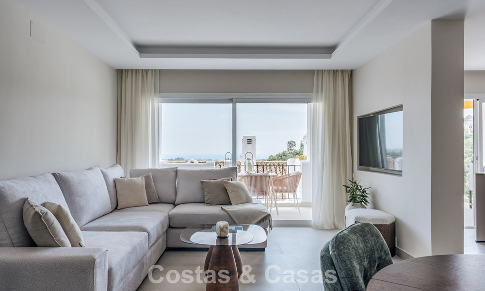 Modern gerenoveerd appartement met zeezicht te koop in de heuvels van Marbella - Benahavis 802441