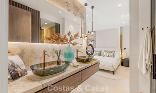Gemoderniseerd, eerstelijnsstrand appartement te koop in een toonaangevend strandcomplex tussen Marbella en Estepona 802499 