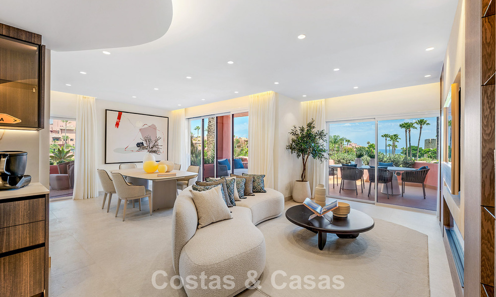 Gemoderniseerd, eerstelijnsstrand appartement te koop in een toonaangevend strandcomplex tussen Marbella en Estepona 802503