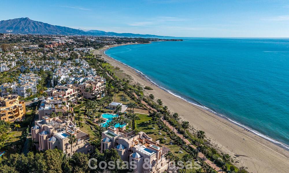 Gemoderniseerd strandappartement met onbelemmerd panoramisch zeezicht te koop, New Golden Mile, Marbella - Estepona 802510