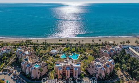 Gemoderniseerd strandappartement met onbelemmerd panoramisch zeezicht te koop, New Golden Mile, Marbella - Estepona 802512