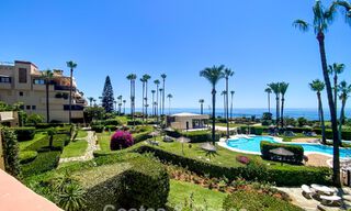 Gemoderniseerd strandappartement met onbelemmerd panoramisch zeezicht te koop, New Golden Mile, Marbella - Estepona 802514 