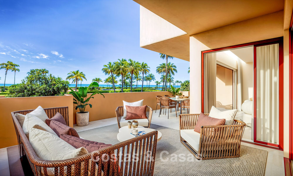 Gemoderniseerd strandappartement met onbelemmerd panoramisch zeezicht te koop, New Golden Mile, Marbella - Estepona 802515