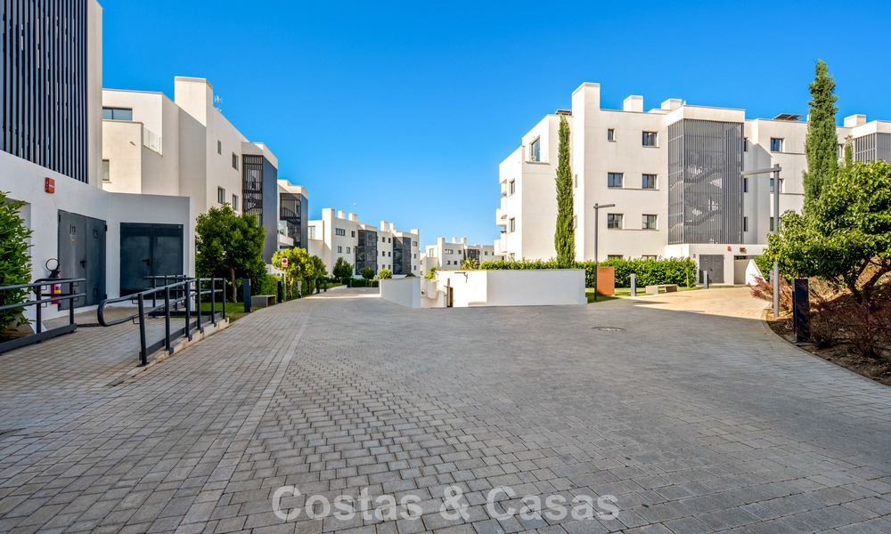 Eigentijds appartement te koop in een vernieuwend lifestyle-complex in Fuengirola, Costa del Sol 802530