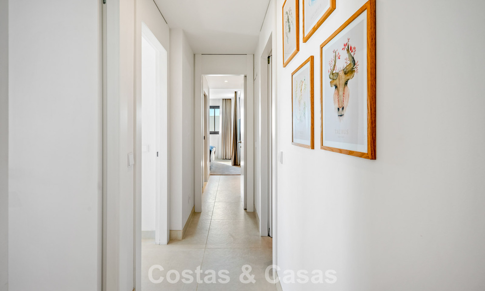 Eigentijds appartement te koop in een vernieuwend lifestyle-complex in Fuengirola, Costa del Sol 802533