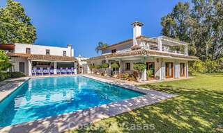 Beachside villa op een steenworp van het strand te koop aan de gewilde New Golden Mile tussen Marbella en Estepona 802562 
