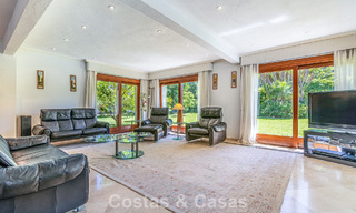 Beachside villa op een steenworp van het strand te koop aan de gewilde New Golden Mile tussen Marbella en Estepona 802575 