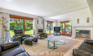 Beachside villa op een steenworp van het strand te koop aan de gewilde New Golden Mile tussen Marbella en Estepona 802576 