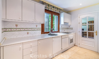 Beachside villa op een steenworp van het strand te koop aan de gewilde New Golden Mile tussen Marbella en Estepona 802581 