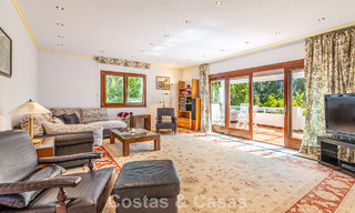 Beachside villa op een steenworp van het strand te koop aan de gewilde New Golden Mile tussen Marbella en Estepona 802586 