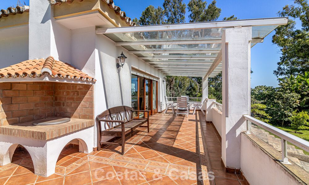 Beachside villa op een steenworp van het strand te koop aan de gewilde New Golden Mile tussen Marbella en Estepona 802591