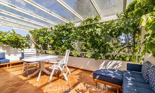 Beachside villa op een steenworp van het strand te koop aan de gewilde New Golden Mile tussen Marbella en Estepona 802595 