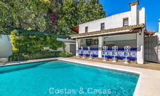 Beachside villa op een steenworp van het strand te koop aan de gewilde New Golden Mile tussen Marbella en Estepona 802598 