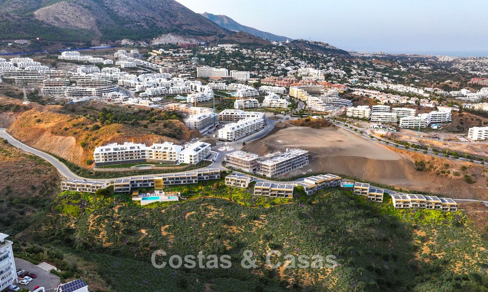 Vooruitstrevende schakelvilla’s met schitterend zeezicht te koop in een gewilde residentie in Fuengirola, Costa del Sol 802624