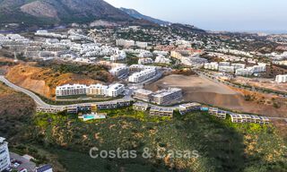 Vooruitstrevende schakelvilla’s met schitterend zeezicht te koop in een gewilde residentie in Fuengirola, Costa del Sol 802624 