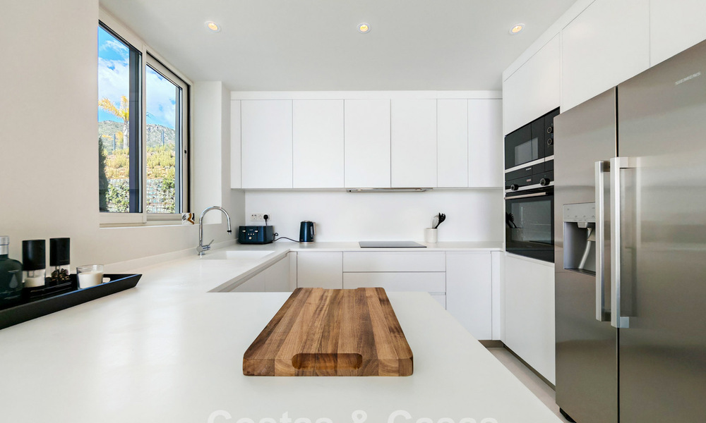 Moderne tuinappartement met zeezicht te koop in een exclusief boetiekcomplex nabij Marbella 802602