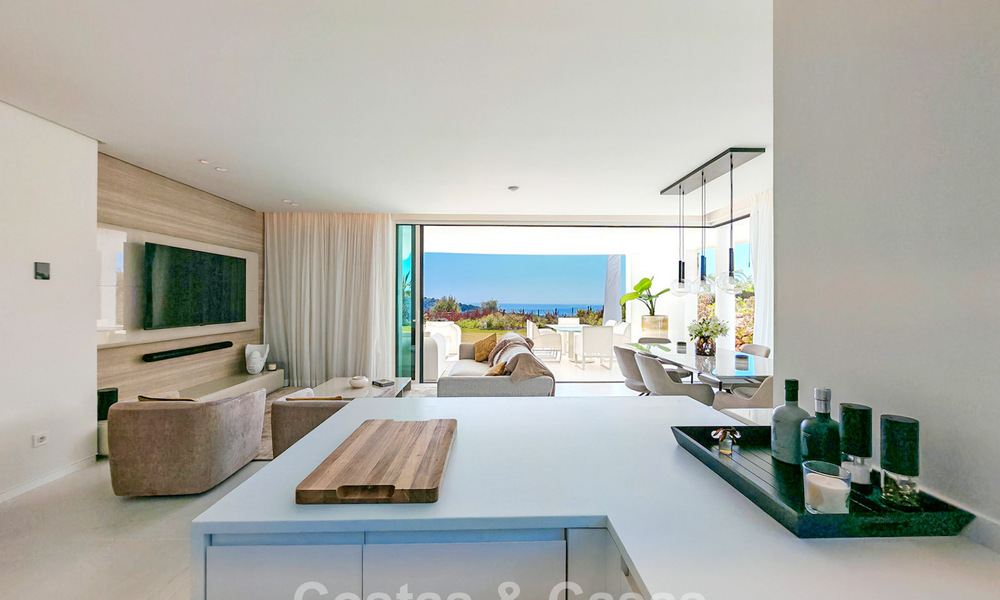 Moderne tuinappartement met zeezicht te koop in een exclusief boetiekcomplex nabij Marbella 802603