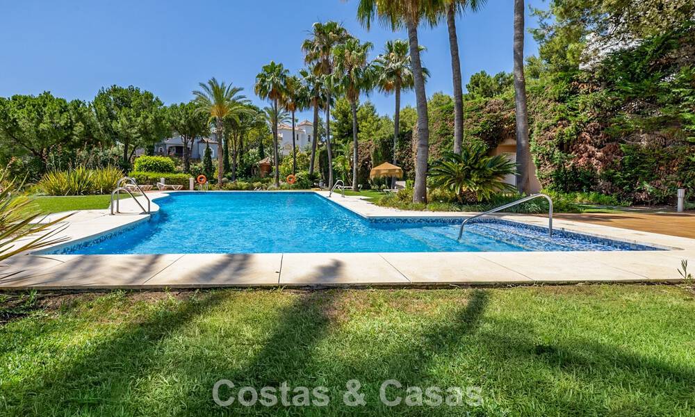 Gerenoveerd designappartement met panoramisch zeezicht te koop in La Quinta, Marbella - Benahavis 802689