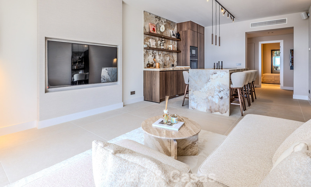 Gerenoveerd designappartement met panoramisch zeezicht te koop in La Quinta, Marbella - Benahavis 802692
