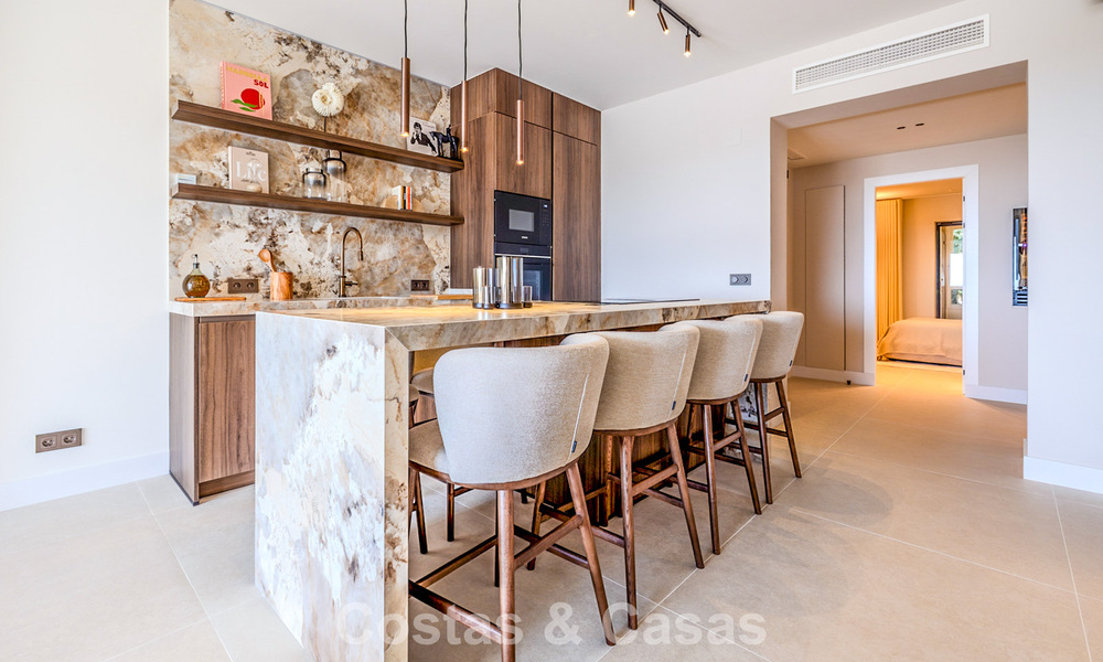 Gerenoveerd designappartement met panoramisch zeezicht te koop in La Quinta, Marbella - Benahavis 802694