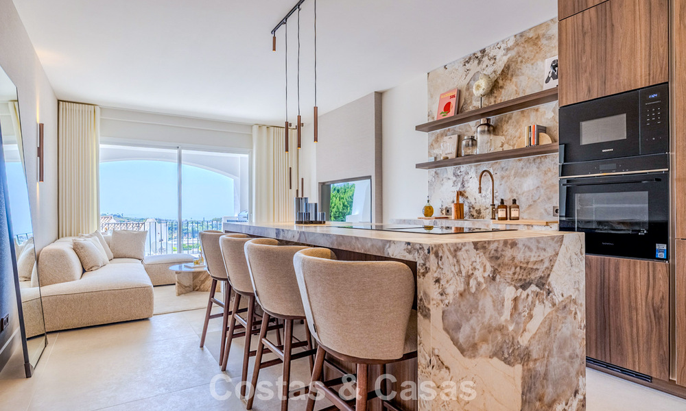 Gerenoveerd designappartement met panoramisch zeezicht te koop in La Quinta, Marbella - Benahavis 802696