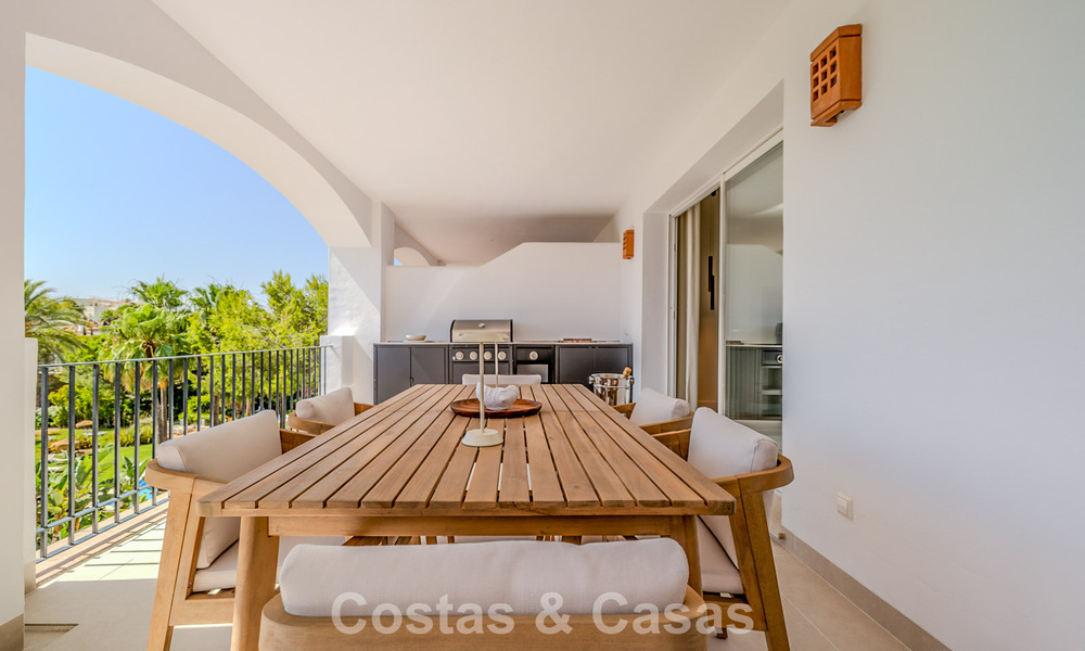 Gerenoveerd designappartement met panoramisch zeezicht te koop in La Quinta, Marbella - Benahavis 802699