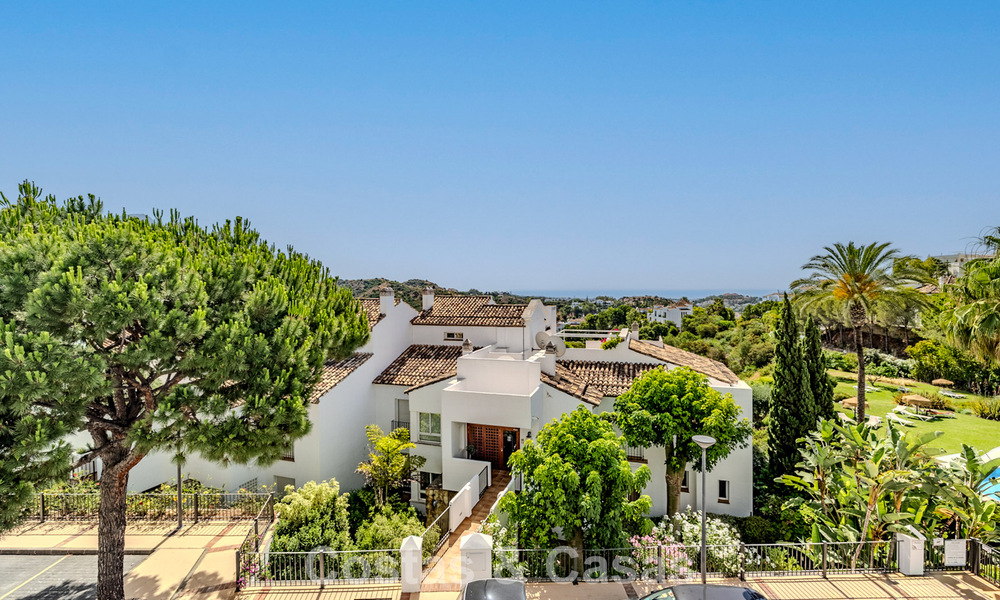 Gerenoveerd designappartement met panoramisch zeezicht te koop in La Quinta, Marbella - Benahavis 802701