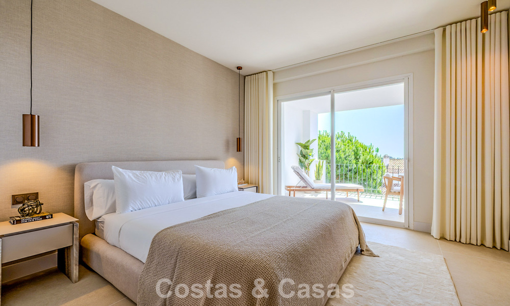Gerenoveerd designappartement met panoramisch zeezicht te koop in La Quinta, Marbella - Benahavis 802704