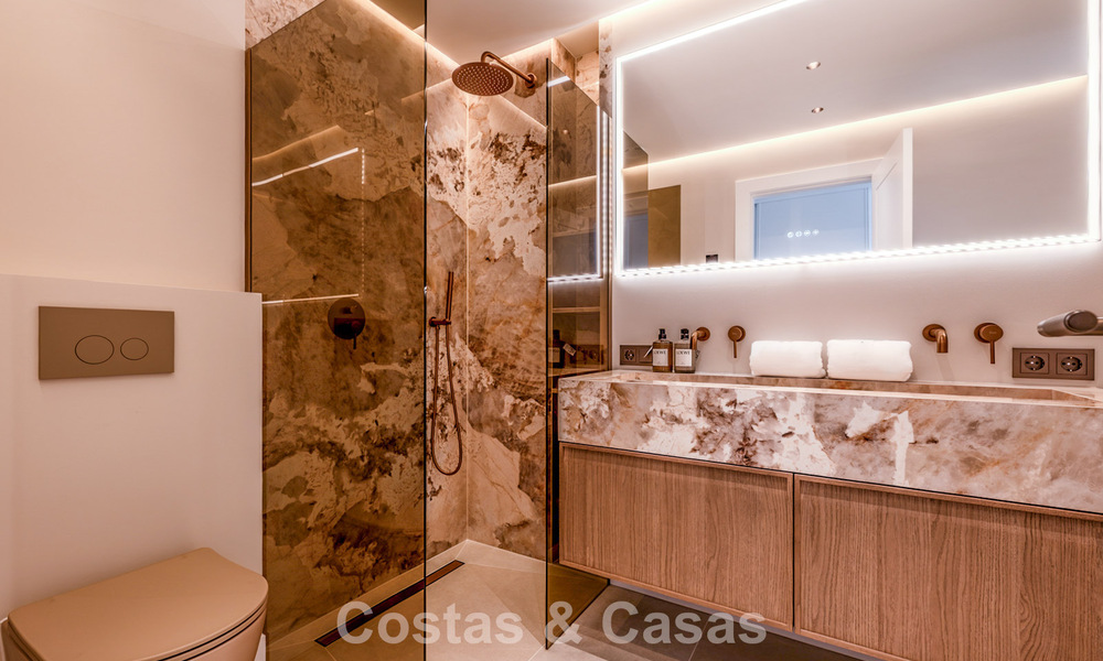 Gerenoveerd designappartement met panoramisch zeezicht te koop in La Quinta, Marbella - Benahavis 802707