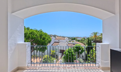 Gerenoveerd designappartement met panoramisch zeezicht te koop in La Quinta, Marbella - Benahavis 802709