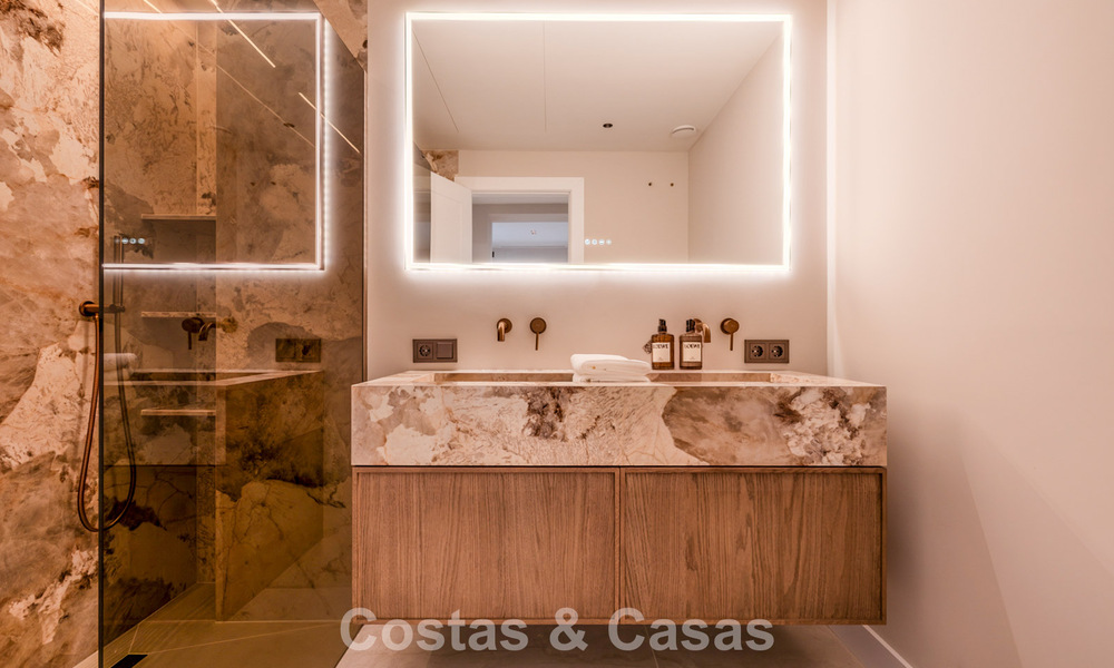 Gerenoveerd designappartement met panoramisch zeezicht te koop in La Quinta, Marbella - Benahavis 802710