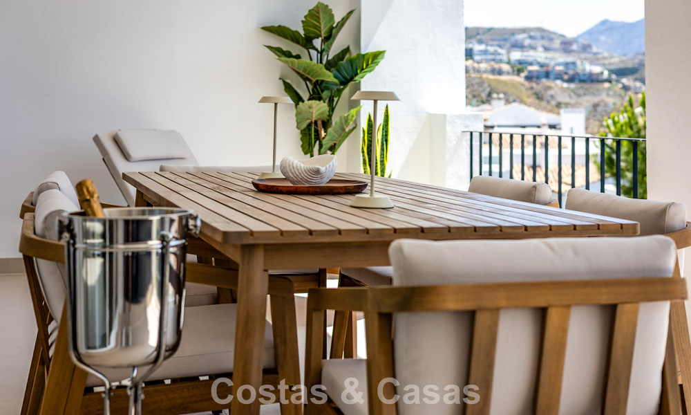 Gerenoveerd designappartement met panoramisch zeezicht te koop in La Quinta, Marbella - Benahavis 802716