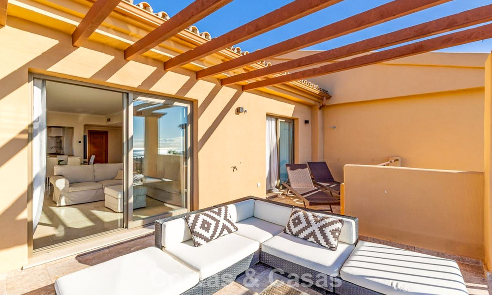 Lichtrijk penthouse met panoramisch zeezicht te koop in de heuvels van Marbella - Benahavis 802652