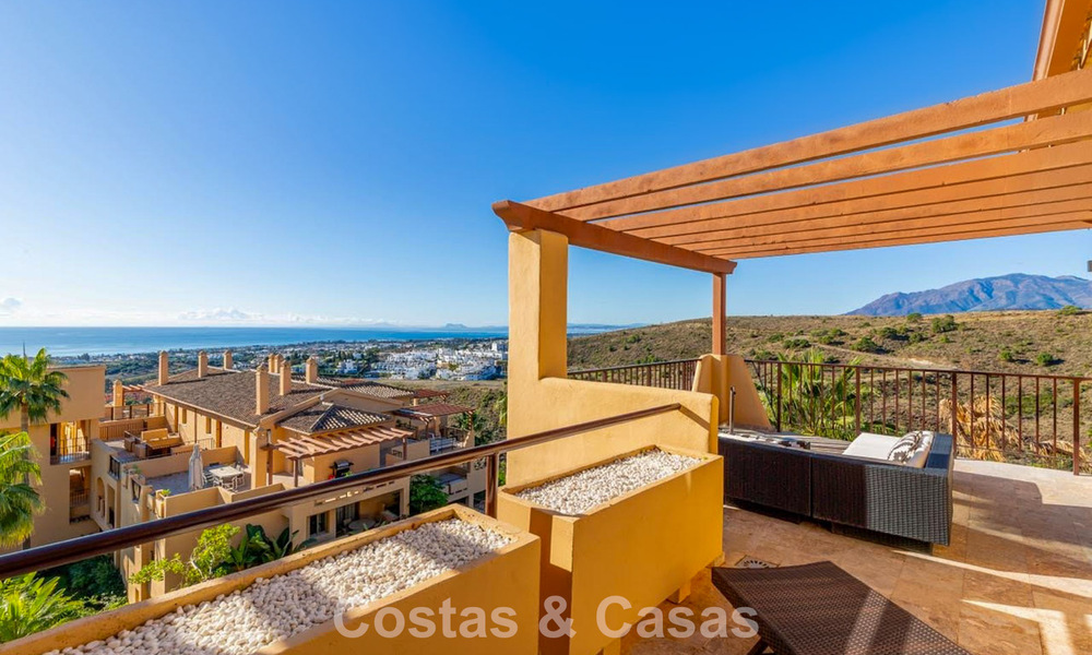 Lichtrijk penthouse met panoramisch zeezicht te koop in de heuvels van Marbella - Benahavis 802661