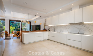 Klassieke Mediterrane Villa te koop op enkele meters v/h strand e/d golfbaan o/d New Golden Mile tussen Marbella en Estepona 802732 