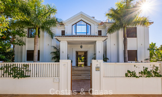 Klassieke Mediterrane Villa te koop op enkele meters v/h strand e/d golfbaan o/d New Golden Mile tussen Marbella en Estepona 802739 