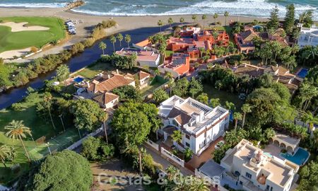 Klassieke Mediterrane Villa te koop op enkele meters v/h strand e/d golfbaan o/d New Golden Mile tussen Marbella en Estepona 802741