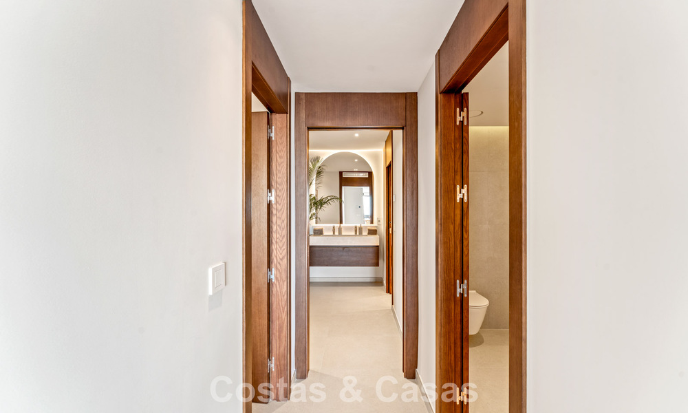 Luxueus gerenoveerd appartement met zeezicht te koop in een gated community op de Golden Mile in Marbella 802844