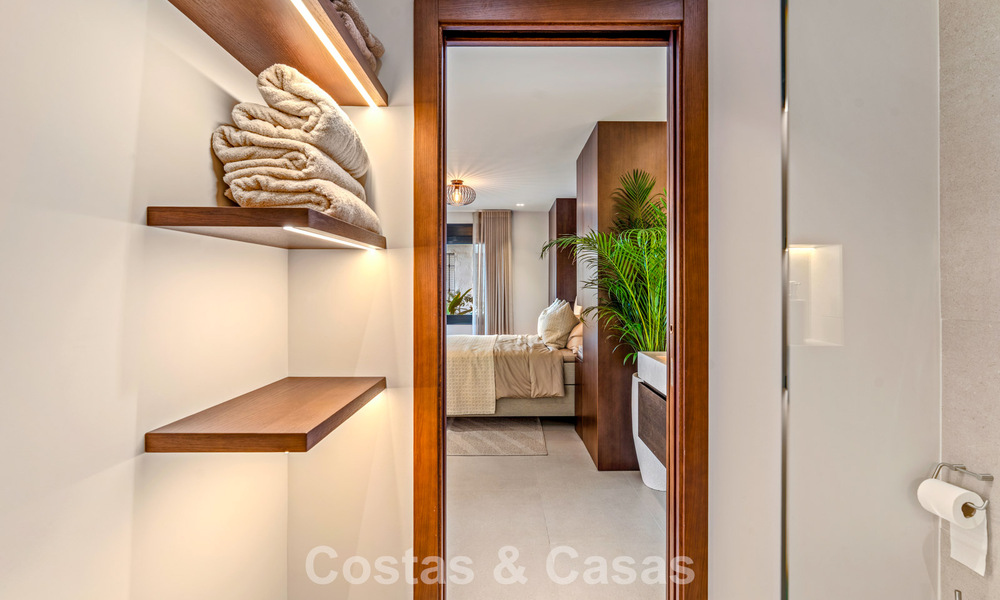 Luxueus gerenoveerd appartement met zeezicht te koop in een gated community op de Golden Mile in Marbella 802848