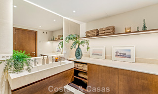 Luxueus gerenoveerd appartement met zeezicht te koop in een gated community op de Golden Mile in Marbella 802853 