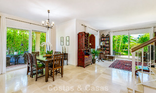Halfvrijstaande villa met veel potentieel te koop, eerstelijns golf in Nueva Andalucia, Marbella 802879 