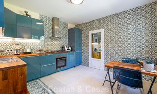 Halfvrijstaande villa met veel potentieel te koop, eerstelijns golf in Nueva Andalucia, Marbella 802894 