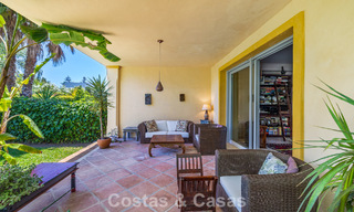 Halfvrijstaande villa met veel potentieel te koop, eerstelijns golf in Nueva Andalucia, Marbella 802913 
